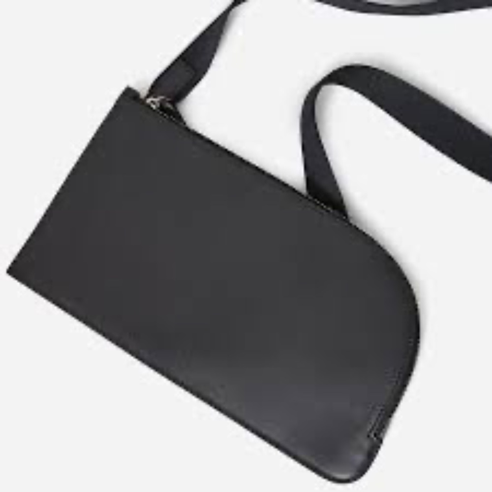 Everlane Italian Leather Sling Bag in Black